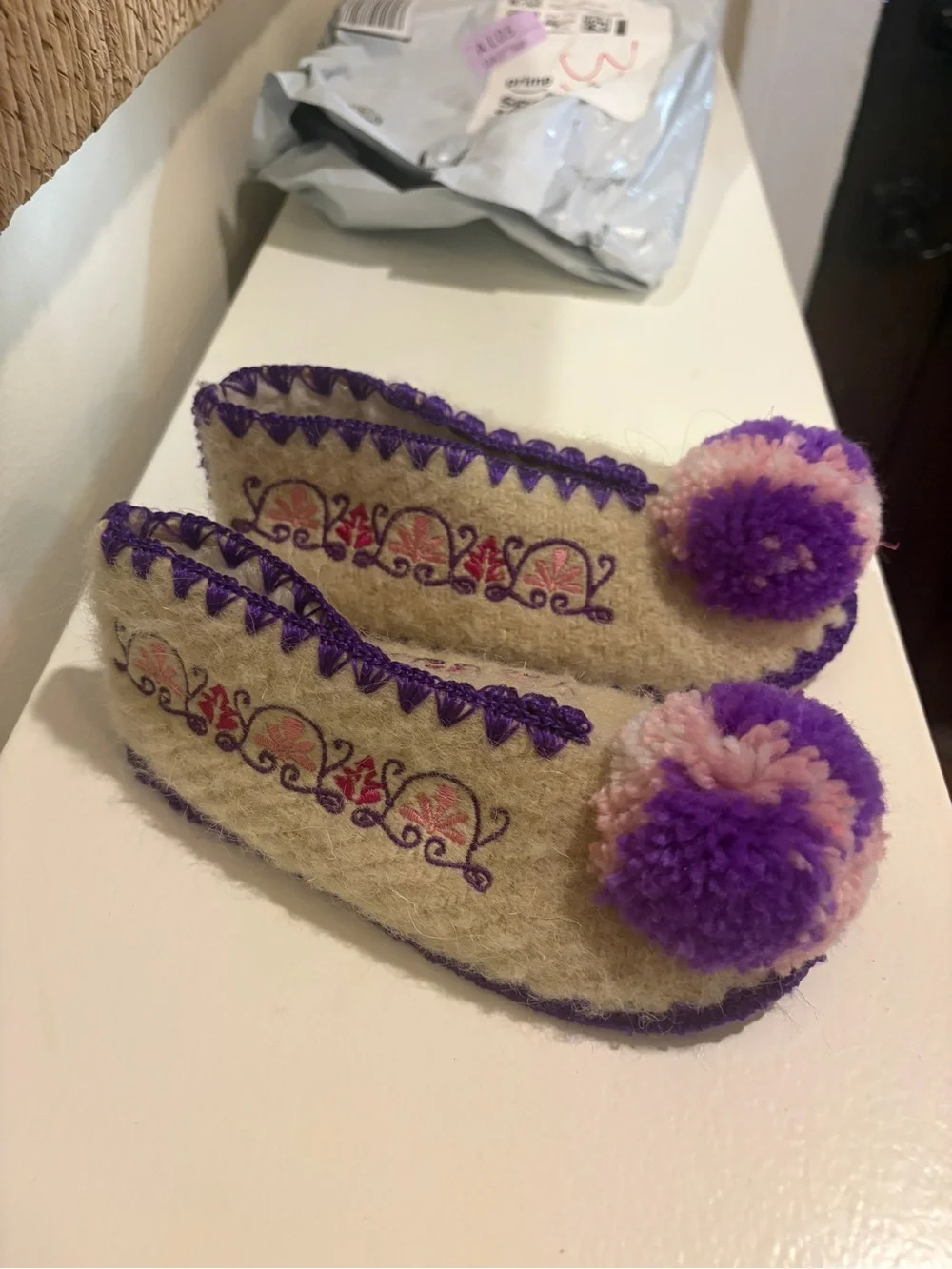 Minas LP Traditional Greek Wool Kids Pom-Pom Slippers - US 11 UK 10